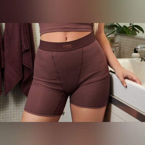 SKIMS Cotton Rib Boxers – Garnet (L) RARE! SOLD OUT! NWOT - Picture 2 of 7